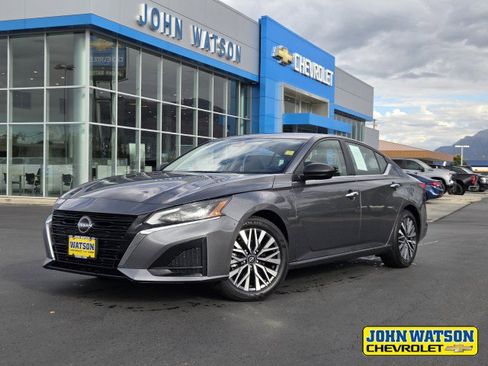 Used 2024 Nissan Altima 2.5 SV image 1