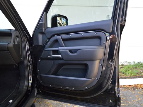 Used 2025 Land Rover Defender 130 V8 AWD/4WD image 43