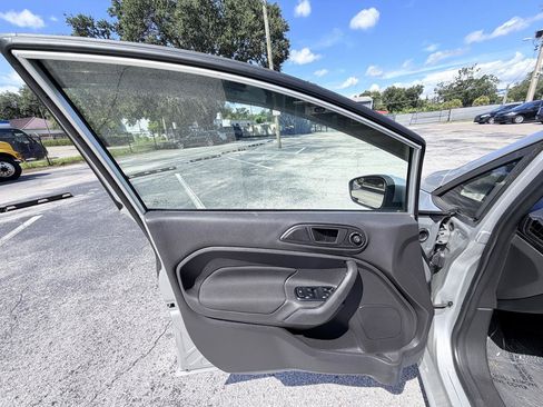 Used 2019 Ford Fiesta SE FWD image 14