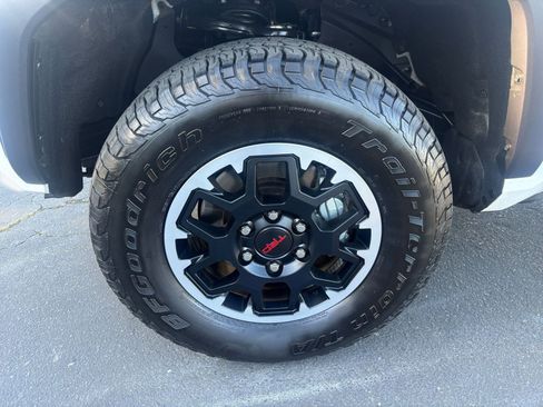 Used 2025 Toyota Tacoma TRD Off-Road image 29