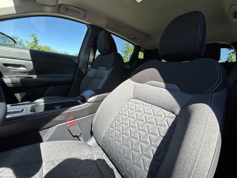 Certified 2025 Nissan Kicks SV AWD/4WD image 13