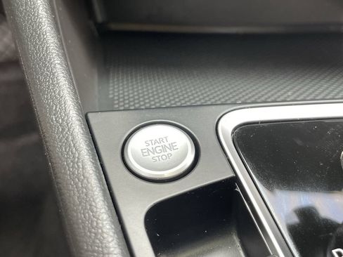 Used 2019 Volkswagen Jetta SE w/ Cold Weather Package FWD image 29