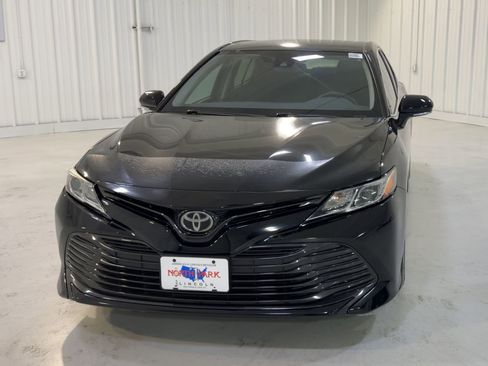 Used 2018 Toyota Camry LE w/ Convenience Package image 4