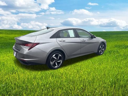 Used 2023 Hyundai Elantra SEL w/ Convenience Package FWD image 5