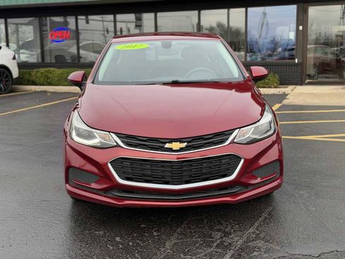 Used 2017 Chevrolet Cruze LT FWD image 4