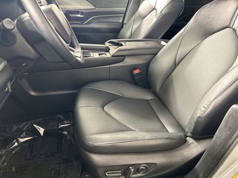 Used 2025 Toyota Grand Highlander AWD image 20
