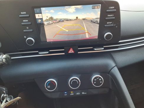 Used 2025 Hyundai Elantra SE image 15