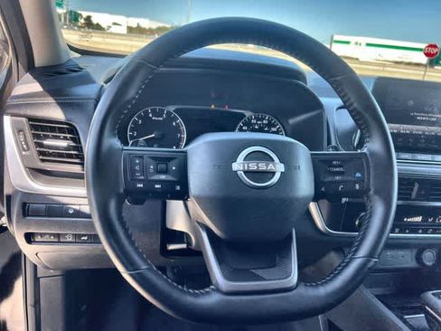 Used 2025 Nissan Rogue SV AWD/4WD image 17