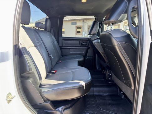 Used 2024 RAM 2500 Tradesman w/ Chrome Appearance Group image 11