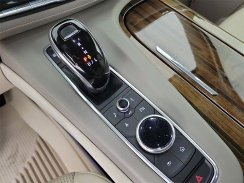 Used 2021 Cadillac Escalade ESV Premium Luxury Platinum image 30