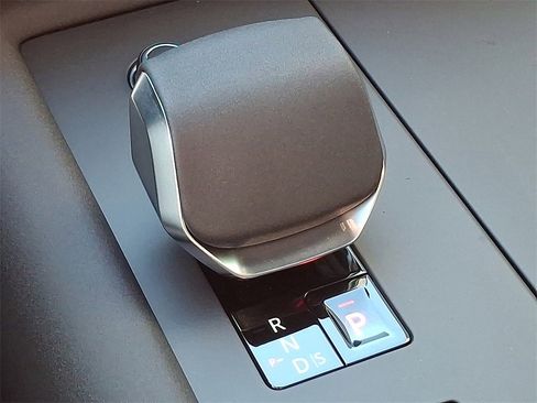 New 2025 Land Rover Discovery S image 14