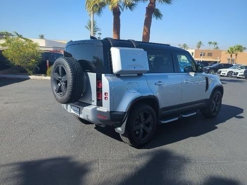 Used 2023 Land Rover Defender 110 SE AWD/4WD image 5