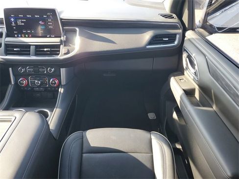 Used 2021 GMC Yukon SLT w/ SLT Luxury Package image 16