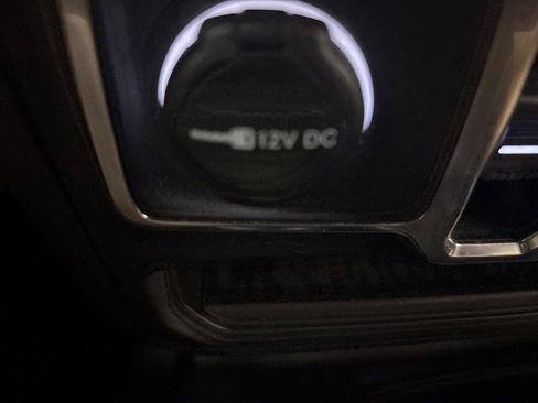 Used 2018 Jeep Wrangler Unlimited Sahara AWD/4WD image 17