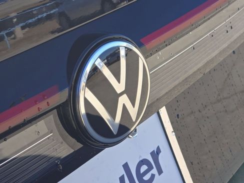 New 2026 Volkswagen Taos SE AWD/4WD image 7