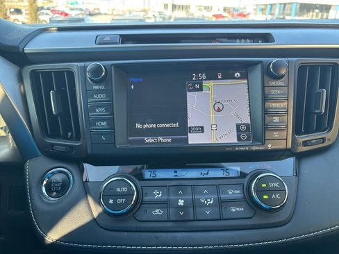 Used 2018 Toyota RAV4 XLE image 17