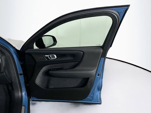 Used 2023 Volvo XC40 Recharge Ultimate image 33