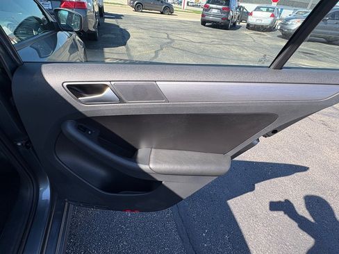 Used 2016 Volkswagen Jetta Sport image 14