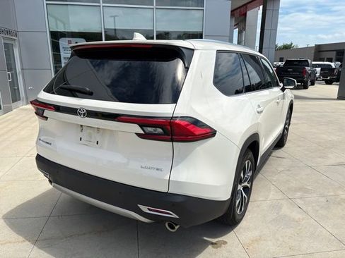 Used 2024 Toyota Grand Highlander AWD Hybrid image 7