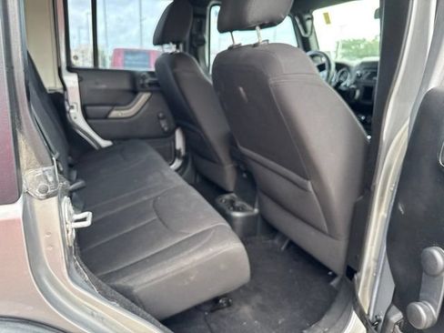 Used 2017 Jeep Wrangler Unlimited Sport w/ Connectivity Group AWD/4WD image 18