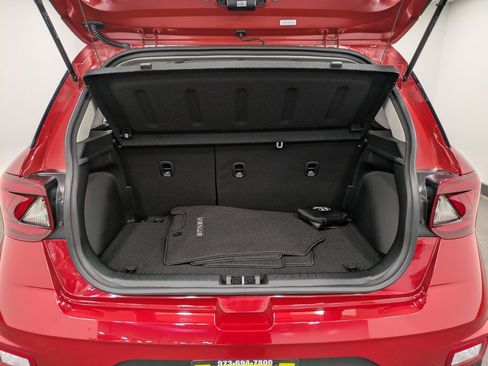 Used 2023 Hyundai Venue Limited image 24