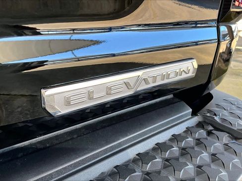 Used 2024 GMC Canyon Elevation w/ Convenience Package image 9