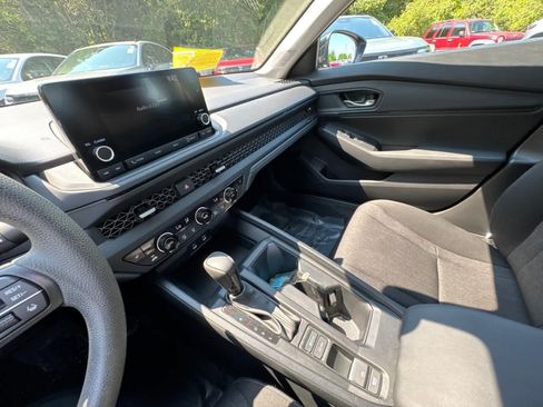 Used 2025 Honda Accord SE image 23