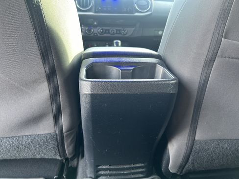 Used 2018 Toyota Tacoma TRD Off-Road image 9