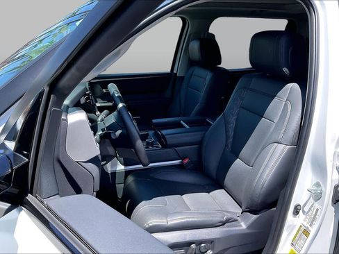 Used 2024 Toyota Tundra Limited AWD/4WD image 7
