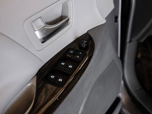 Used 2019 Toyota Sienna XLE w/ XLE Navigation Package image 38