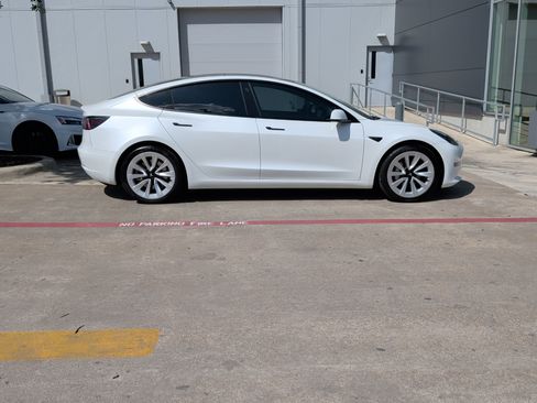 Used 2021 Tesla Model 3 Standard Range Plus RWD image 11