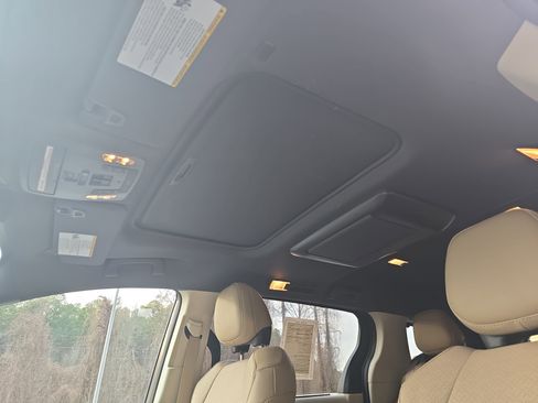 Certified 2021 Toyota Sienna Limited image 31