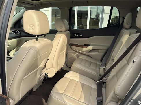 Used 2019 GMC Acadia Denali w/ Technology Package FWD image 11