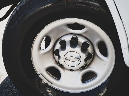 Used 2019 Chevrolet Express 2500 w/ Driver Convenience Package image 2