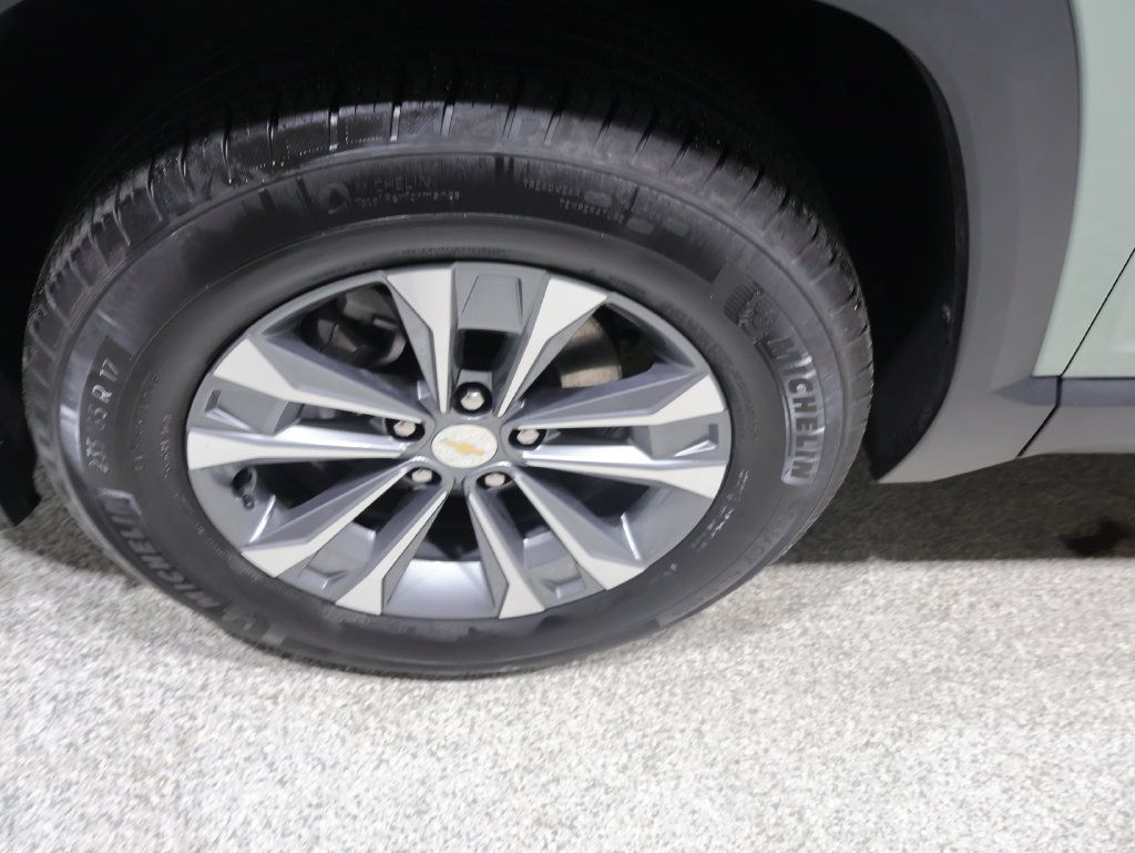 Used 2025 Chevrolet Equinox LT AWD/4WD image 9