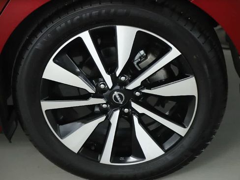 Used 2025 Nissan Sentra SV w/ SV Premium Package FWD image 39