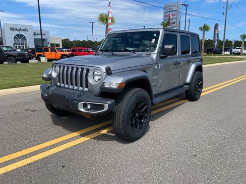 Used 2020 Jeep Wrangler Unlimited Sahara image 3