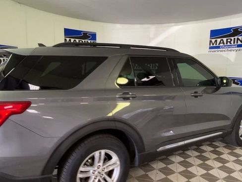 Used 2022 Ford Explorer XLT RWD image 2