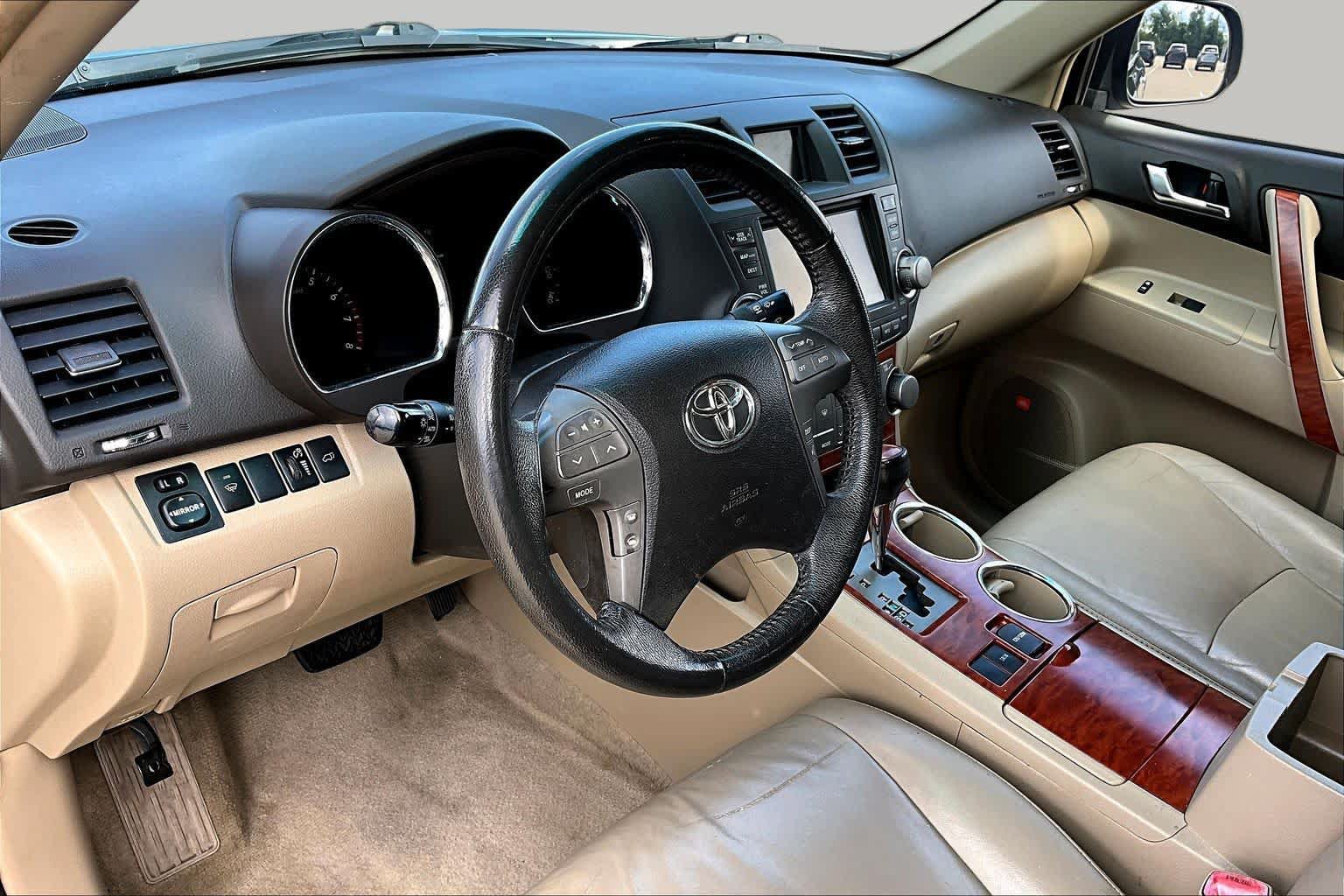 Used 2010 Toyota Highlander Limited w/ Extra Value Pkg 8 FWD image 12