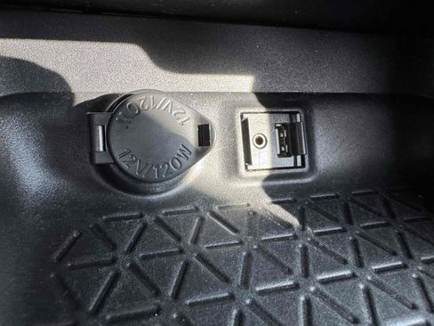 Used 2019 Toyota RAV4 LE w/ Carpet Mat Package image 30