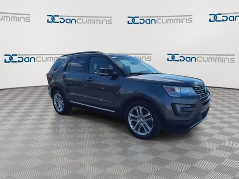 Used 2016 Ford Explorer XLT w/ Equipment Group 202A AWD/4WD image 2