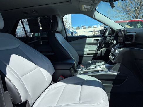 Used 2021 Ford Explorer XLT w/ Equipment Group 202A image 19