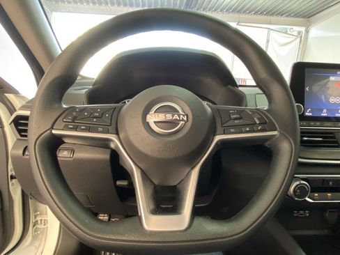 Used 2024 Nissan Altima 2.5 SV FWD image 26