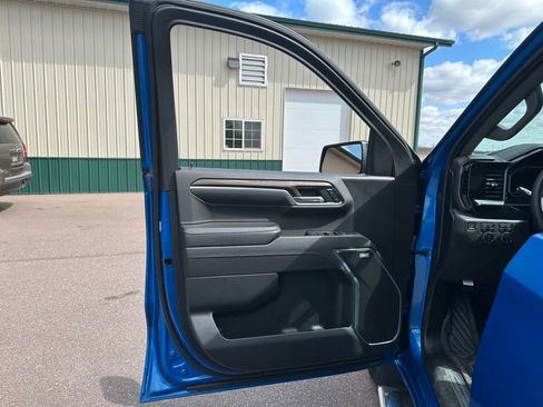 Used 2023 Chevrolet Silverado 1500 RST w/ Convenience Package II AWD/4WD image 11