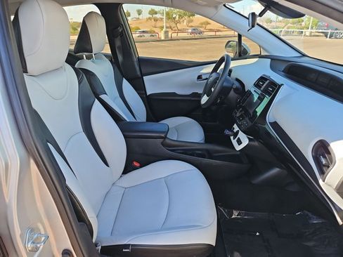 Used 2017 Toyota Prius Two w/ Carpet Mat Package FWD image 25