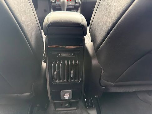 Used 2025 Jeep Compass Latitude AWD/4WD image 17