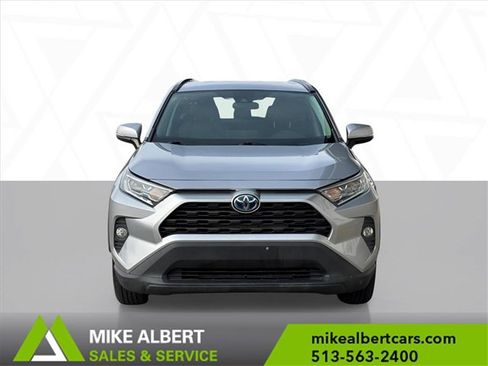 Used 2021 Toyota RAV4 XLE image 2