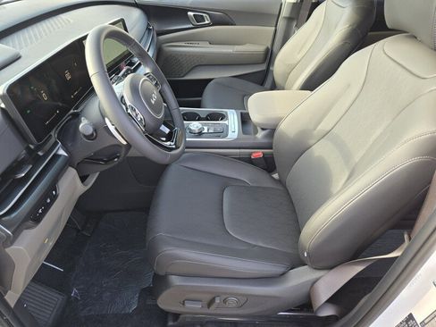 New 2026 Kia Carnival LXS image 6