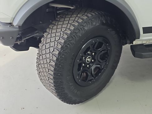 Used 2023 Ford Bronco Wildtrak image 31