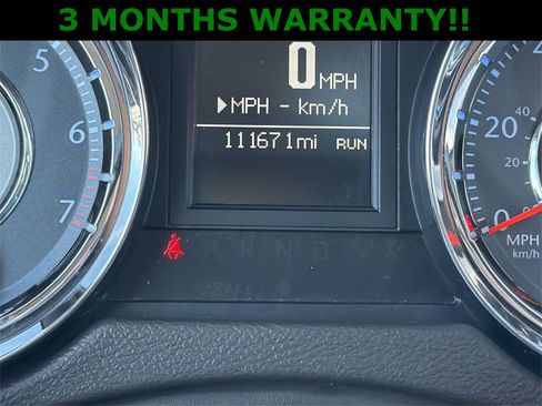 Used 2016 Chrysler Town & Country Touring-L image 16